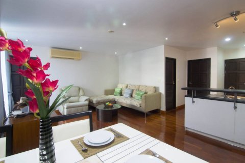 Condo in Bangkok, Thailand, 2 bedrooms  № 144132 - photo 1