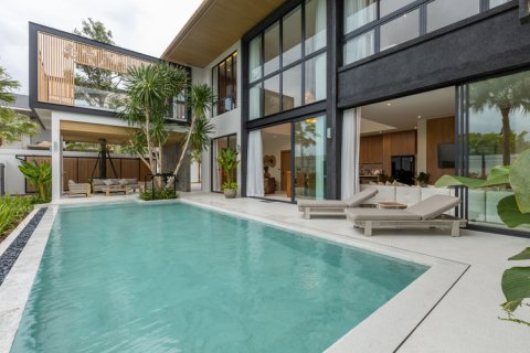 Villa in Pattaya, Thailand 5 bedrooms № 209179 - photo 4