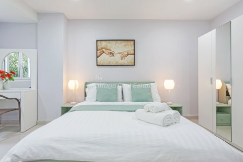 Townhouse in Bang Lamung, Thailand 8 bedrooms № 209175 - photo 24