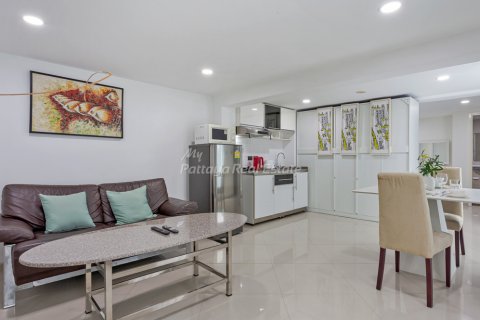 Townhouse in Bang Lamung, Thailand 8 bedrooms № 209175 - photo 4