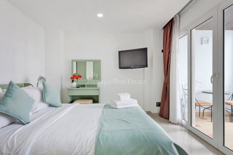 Townhouse in Bang Lamung, Thailand 8 bedrooms № 209175 - photo 30