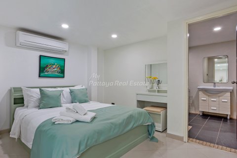 Townhouse in Bang Lamung, Thailand 8 bedrooms № 209175