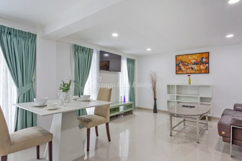 Townhouse in Bang Lamung, Thailand 8 bedrooms № 209175 - photo 3