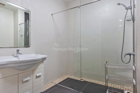 Townhouse in Bang Lamung, Thailand 8 bedrooms № 209175 - photo 16