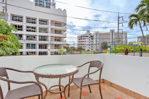 Townhouse in Bang Lamung, Thailand 8 bedrooms № 209175 - photo 22