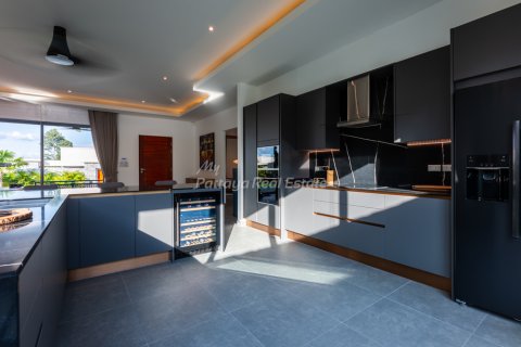 House in Pattaya, Thailand 4 bedrooms № 203362 - photo 14