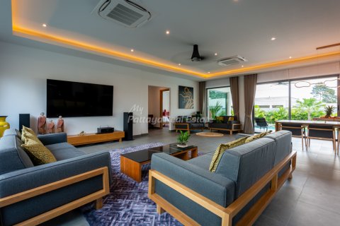 House in Pattaya, Thailand 4 bedrooms № 203362 - photo 19