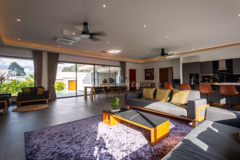 House in Pattaya, Thailand 4 bedrooms № 203362 - photo 18
