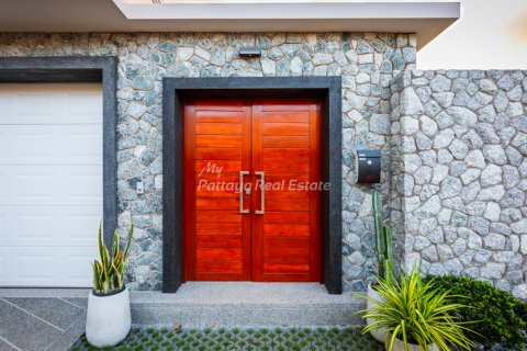 House in Pattaya, Thailand 4 bedrooms № 203362 - photo 3