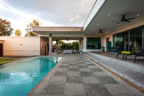 House in Pattaya, Thailand 4 bedrooms № 203362 - photo 6