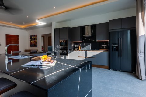 House in Pattaya, Thailand 4 bedrooms № 203362 - photo 13