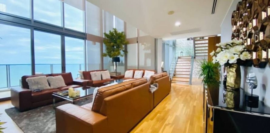 Duplex à Pattaya, Thaïlande 4 chambres № 116383