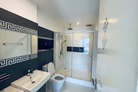 Condo à Phra Khanong, Bangkok, Thaïlande, 2 chambres  № 163295 - photo 2