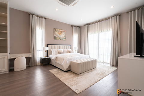 House in Bangkok, Thailand 5 bedrooms № 190343