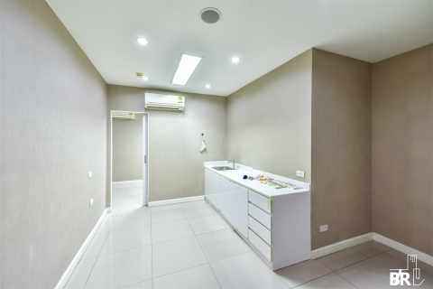 Commercial property in Bangkok, Thailand 189 sq.m. № 190481 - photo 13