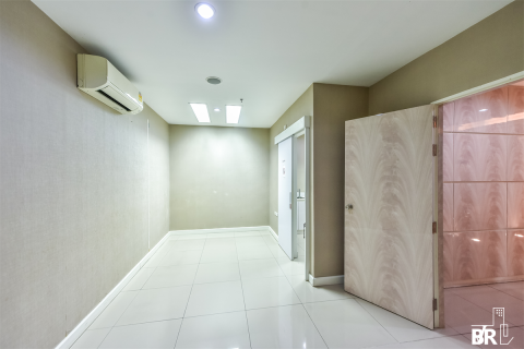 Commercial property in Bangkok, Thailand 189 sq.m. № 190481 - photo 10