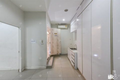 Commercial property in Bangkok, Thailand 189 sq.m. № 190481 - photo 7