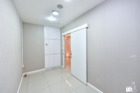 Commercial property in Bangkok, Thailand 189 sq.m. № 190481 - photo 4