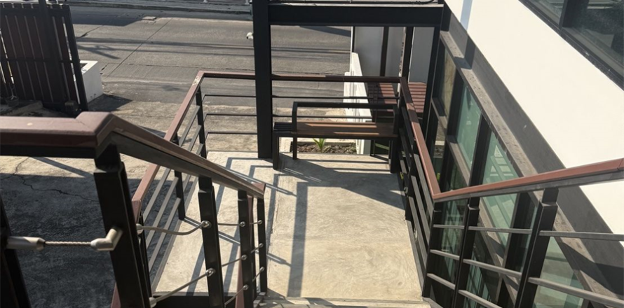 Commercial property in Bangkok, Thailand 70 sq.m. № 190482