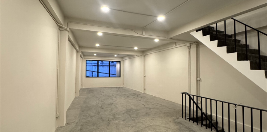 Shophouse in Bangkok, Thailand 450 sq.m. № 190480