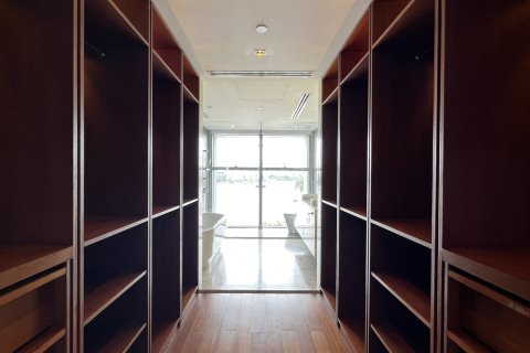 Condo in Yan Nawa, Bangkok, Thailand, 3 bedrooms № 201280 - photo 18