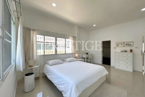 Casa de 3 dormitorios en Pattaya, Tailandia № 209296 - foto 14