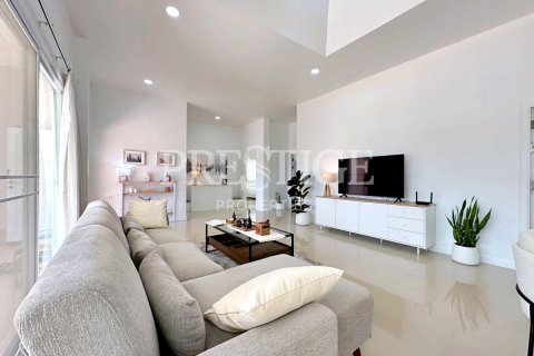 Casa de 3 dormitorios en Pattaya, Tailandia № 209296 - foto 5