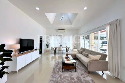 Casa de 3 dormitorios en Pattaya, Tailandia № 209296 - foto 3
