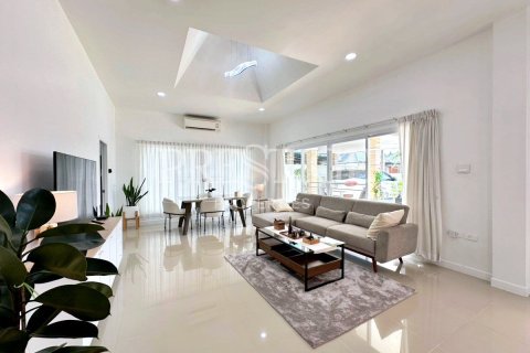 Casa de 3 dormitorios en Pattaya, Tailandia № 209296 - foto 4