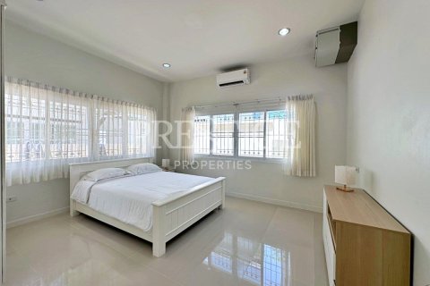 Casa de 3 dormitorios en Pattaya, Tailandia № 209296 - foto 18