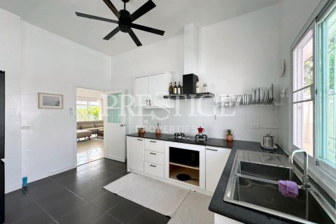 Casa de 3 dormitorios en Pattaya, Tailandia № 209296 - foto 11