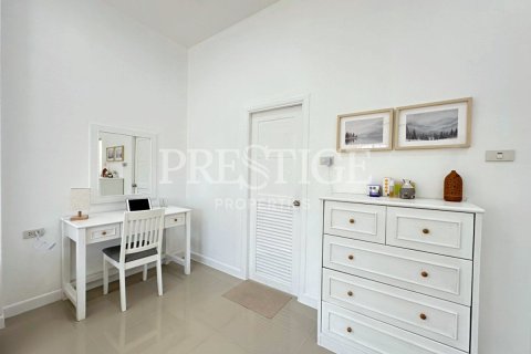 Casa de 3 dormitorios en Pattaya, Tailandia № 209296 - foto 15