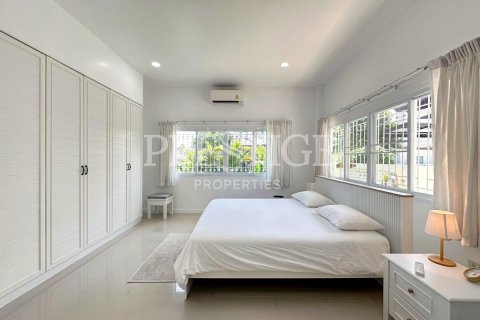 Casa de 3 dormitorios en Pattaya, Tailandia № 209296 - foto 12