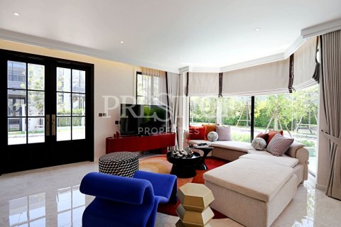 Casa de 4 dormitorios en Pattaya, Tailandia № 209299 - foto 3