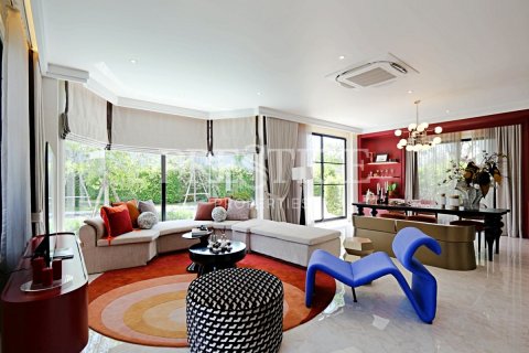 Casa de 4 dormitorios en Pattaya, Tailandia № 209299 - foto 2