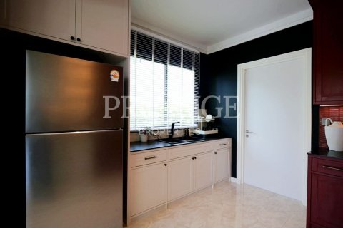 Casa de 4 dormitorios en Pattaya, Tailandia № 209299 - foto 9
