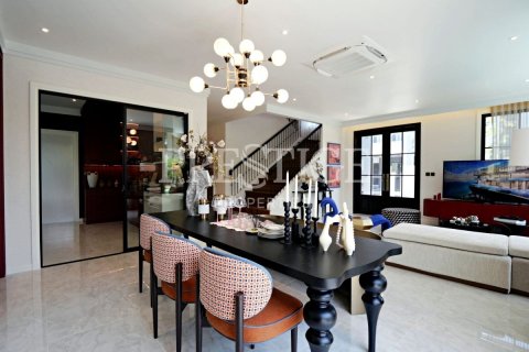 Casa de 4 dormitorios en Pattaya, Tailandia № 209299 - foto 5
