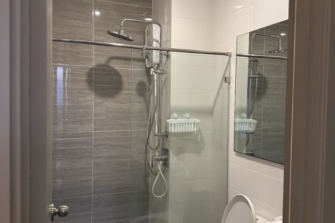 Condo à Watthana, Bangkok, Thaïlande, 2 chambres  № 137273 - photo 9