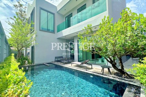 House in Pattaya, Thailand 4 bedrooms № 198370