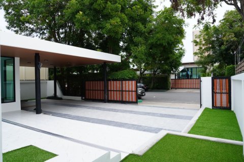 Villa in Pattaya, Thailand 5 bedrooms № 147088 - photo 2