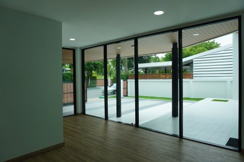 Villa in Pattaya, Thailand 5 bedrooms № 147088 - photo 5