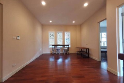 Дом в Кханнаяу, Бангкок, Таиланд с 5 спальнями  № 149399 - фото 2