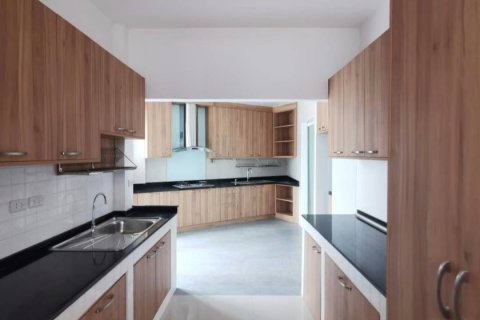 Дом в Кханнаяу, Бангкок, Таиланд с 5 спальнями  № 149399 - фото 3