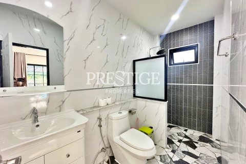 House in Pattaya, Thailand 3 bedrooms № 198381 - photo 8