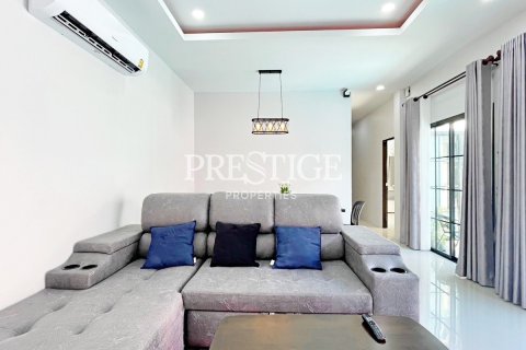 House in Pattaya, Thailand 3 bedrooms № 198381 - photo 3