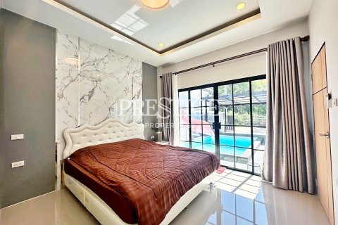 House in Pattaya, Thailand 3 bedrooms № 198381 - photo 9