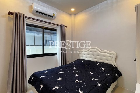 House in Pattaya, Thailand 3 bedrooms № 198381 - photo 11