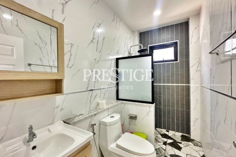 House in Pattaya, Thailand 3 bedrooms № 198381 - photo 12