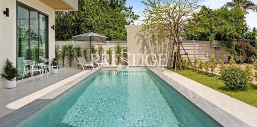 House in Pattaya, Thailand 4 bedrooms № 198379