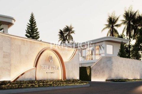 House in Pattaya, Thailand 4 bedrooms № 198379